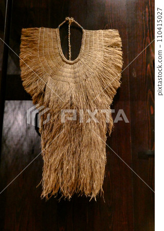 Beautiful handicrafts - Beautiful traditional rain gear Mino made from rice straw - Essential rain gear Mino Beautiful handicrafts - Beautiful traditional rain gear Mino made from rice straw - Essential rain gear Mino 110415027