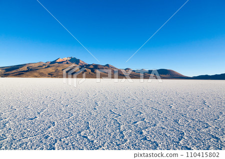 Salar de Uyuni,Cerro Tunupa view 110415802