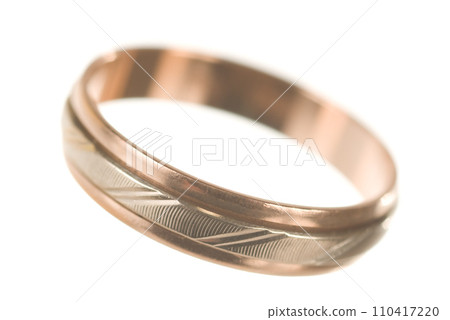 Golden ring 110417220
