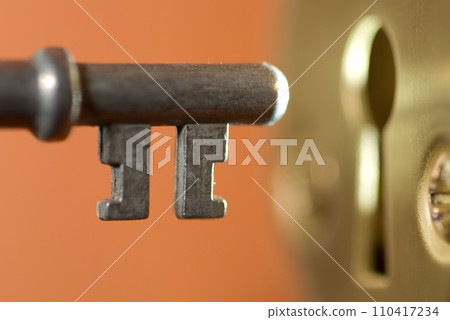 Key and keyhole Key and keyhole 110417234