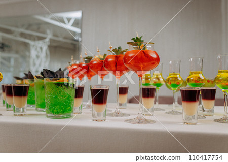 Welcome drink with cocktail glasses and drinks at an event. Alcoholic beverages at a wedding 110417754