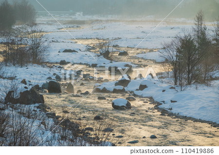 [Dawn] Golden shining water surface [Photo taken from Hakuba Ohashi Bridge] 110419886