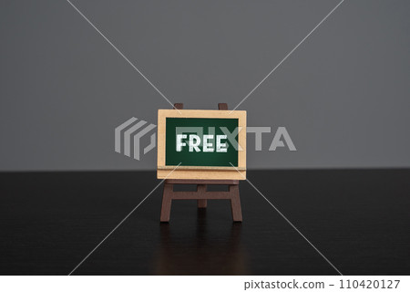 Board with the words "Free". Does not require money or investment. Open to the public. Promotions and advertising. 110420127