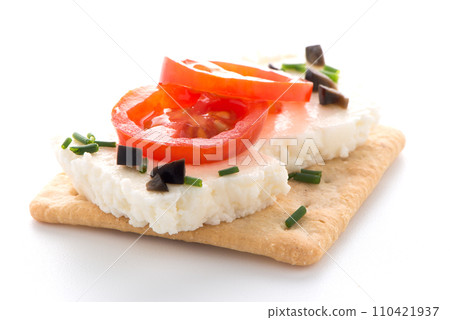 Crispbread with fromage 110421937