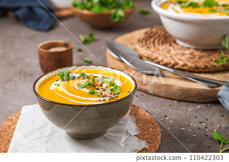Creamy pumpkin soup 110422303
