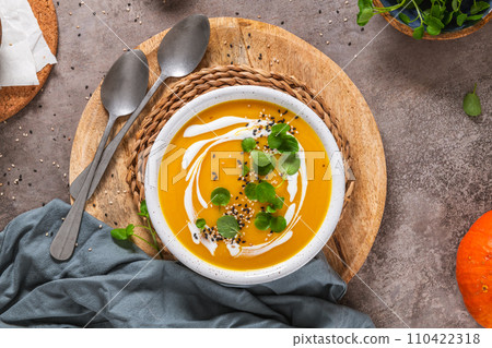 Creamy pumpkin soup 110422318
