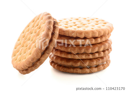 Sandwich biscuits with vanilla filling 110423170