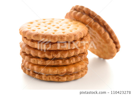 Sandwich biscuits with vanilla filling Sandwich biscuits with vanilla filling 110423278