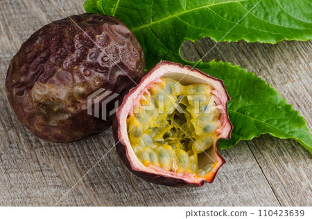 Passion fruits 110423639
