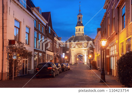 Leiden city gate Zijlpoort 110423754