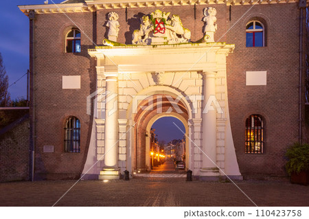 Leiden city gate Zijlpoort 110423758