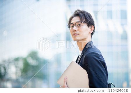business person with laptop business person with laptop 110424058