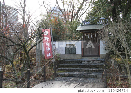 大阪高槻上宮天滿宮,慶祝今年首次參拜的神樂殿 大阪高槻上宮天滿宮,慶祝今年首次參拜的神樂殿 110424714