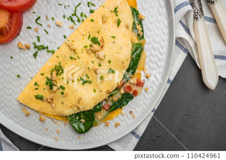 Omelet with vegetables 110424961