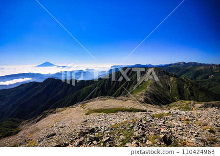 Mt. Fuji and Mt. Nochodake in the Southern Alps 110424963