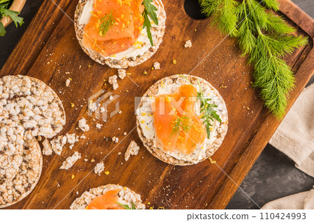 Smoked salmon on rice bread toasts 110424993