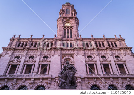 Town hall in Porto 110425040