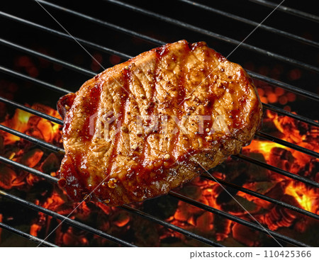 freshly grilled steak 110425366