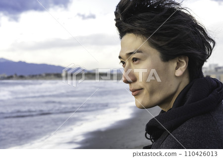 一個人在冬天看海 110426013