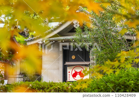 Kyoto Okazaki Shrine Large rabbit votive tablet in front of the storehouse Kyoto Okazaki Shrine Large rabbit votive tablet in front of the storehouse 110428409