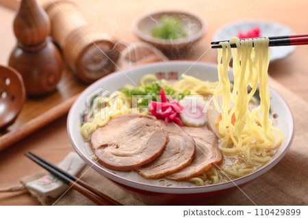 Pork bone ramen (soy sauce base) Pork bone ramen (soy sauce base) 110429899