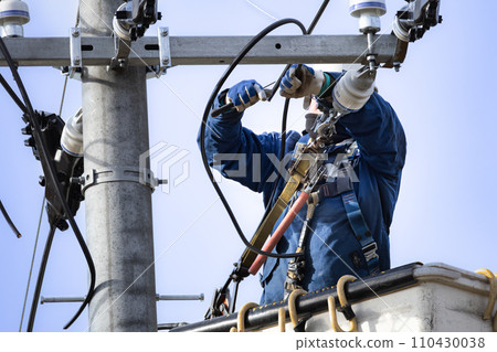 Outdoor electrical work, power transmission and distribution line work, under construction Outdoor electrical work, power transmission and distribution line work, under construction 110430038