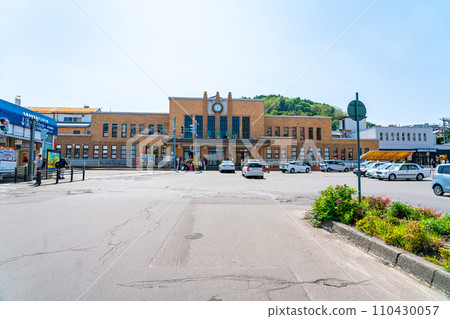 [Hokkaido] Exterior view of Otaru Station with its lovely retro station building 110430057