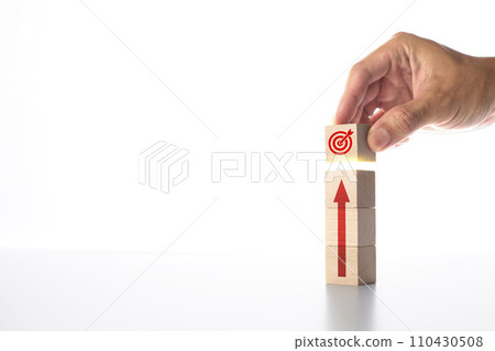 Target analysis Strategic planning for setting business goals for efficiency, results and success..The symbol bow on the wooden block is arranged vertically. Target analysis Strategic planning for setting business goals for efficiency, results and success..The symbol bow on the wooden block is arranged vertically. 110430508