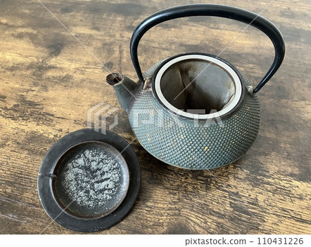 南部鐵器茶壺（附蓋）和濾茶器 110431226