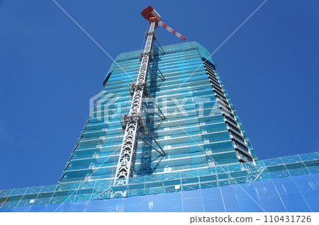 Tower condominium under construction and crane Tower condominium under construction and crane 110431726