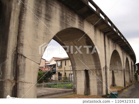 The Goshinsen Ruins, which connects Gojo City in Nara and Shingu City in Wakayama, were never completed and remained unfinished. The Goshinsen Ruins, which connects Gojo City in Nara and Shingu City in Wakayama, were never completed and remained unfinished. 110432331