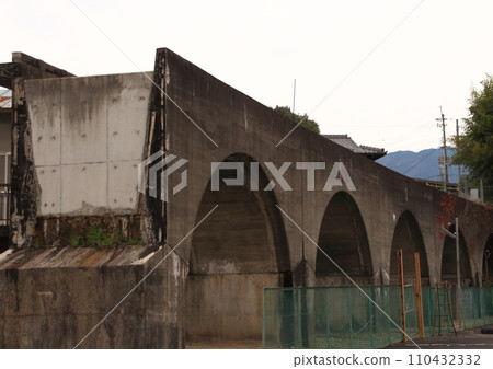 The Goshinsen Ruins, which connects Gojo City in Nara and Shingu City in Wakayama, were never completed and remained unfinished. The Goshinsen Ruins, which connects Gojo City in Nara and Shingu City in Wakayama, were never completed and remained unfinished. 110432332