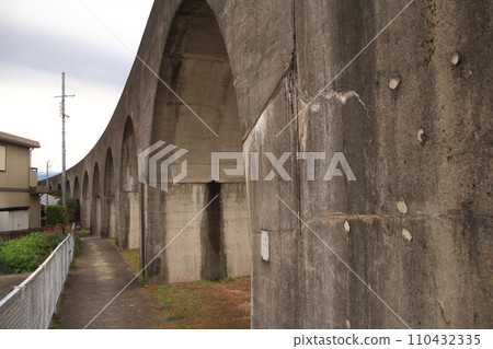 The Goshinsen Ruins, which connects Gojo City in Nara and Shingu City in Wakayama, were never completed and remained unfinished. The Goshinsen Ruins, which connects Gojo City in Nara and Shingu City in Wakayama, were never completed and remained unfinished. 110432335