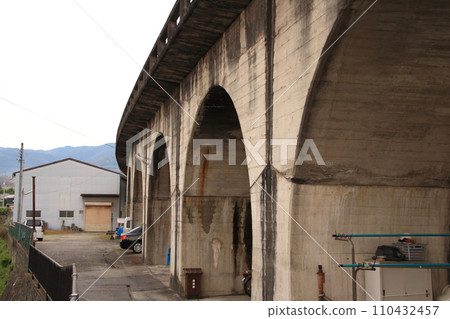 連接奈良五條市和和歌山新宮市的五神線遺址從未完工，至今仍處於未完工狀態。 110432457