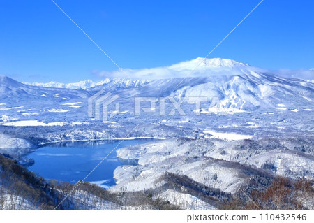 Lake Nojiri and Mt.Kitashin 110432546