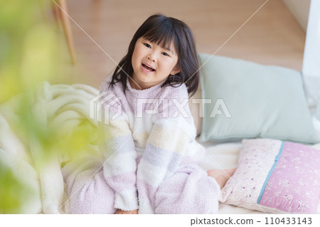 child getting out of bed in the morning 110433143