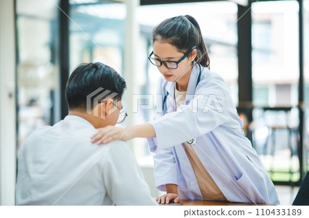 doctor hand holding the patient's hand. To encourage and comfort the patient so that the patient is not sad and worried. doctor hand holding the patient's hand. To encourage and comfort the patient so that the patient is not sad and worried. 110433189