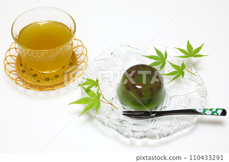 水杯和冷茶 水杯和冷茶 110433291