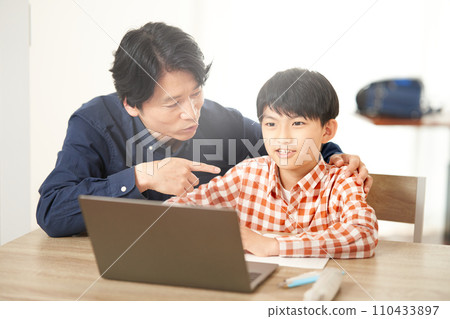 A father talking to an elementary school student studying in front of a PC A father talking to an elementary school student studying in front of a PC 110433897