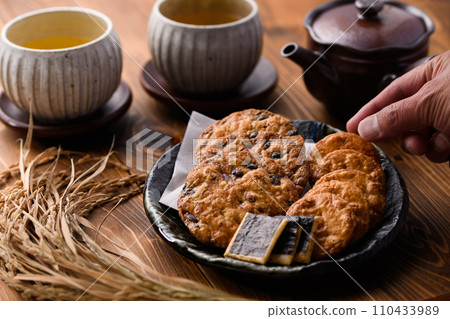 米果和茶（日本茶） 110433989