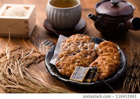 Rice crackers and tea (Japanese tea) 110433991