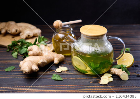 natural organic herbal tea in glass teapot on a wooden table 110434093