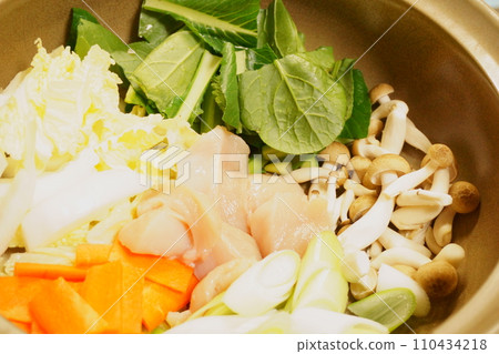 Ingredients for hot pot dishes in a clay pot 2 Ingredients for hot pot dishes in a clay pot 2 110434218