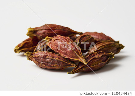 Chinese medicine, Chinese herbal medicine, medicinal meal, kampo medicine, mountain radish, kuchinashi, sanshishi Chinese medicine, Chinese herbal medicine, medicinal meal, kampo medicine, mountain radish, kuchinashi, sanshishi 110434484