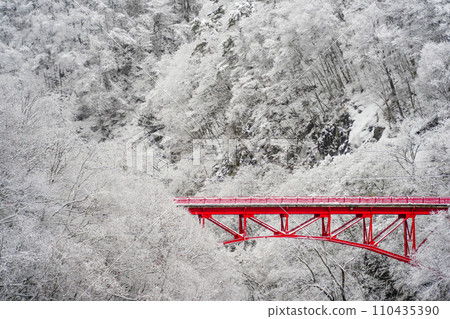 雪景（信州松川溪谷高井橋） 110435390