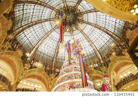 Beautiful ceiling, colorful decoration 110435491