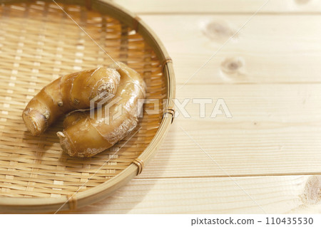 Ginger warms up, increases metabolism, promotes blood circulation 110435530