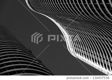 Monochrome image of contrasting skyscrapers Monochrome image of contrasting skyscrapers 110437536