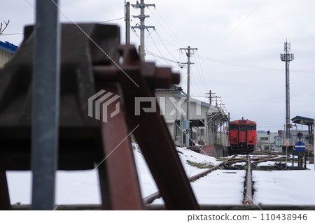 Johana Line_Kiha 40 type diesel train stopping at Johana Station_Photo taken on December 29, 2023 Johana Line_Kiha 40 type diesel train stopping at Johana Station_Photo taken on December 29, 2023 110438946