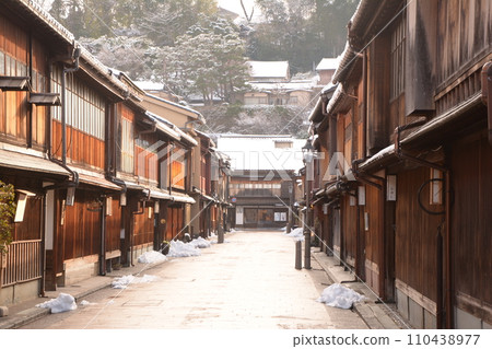 白雪皚皚的東茶屋區 白雪皚皚的東茶屋區 110438977